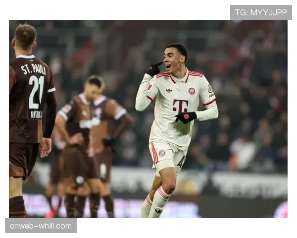 官方：拜仁慕尼黑宣布与穆西亚拉续约至2031年