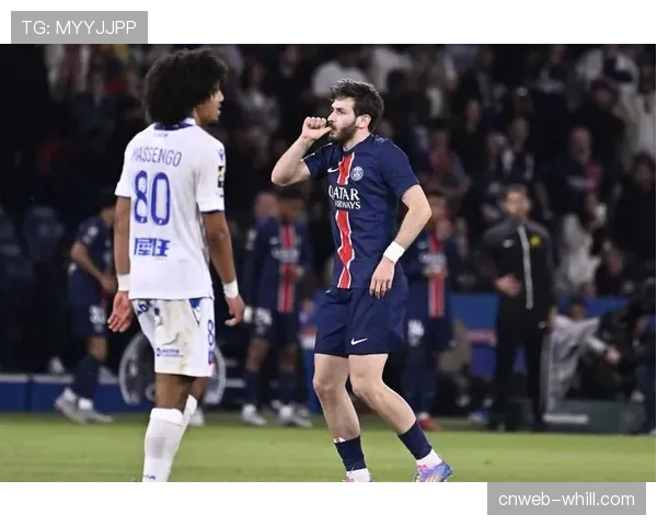 半场:巴黎圣日耳曼0-1落后斯特拉斯堡,埃梅加头球破门